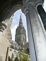 P1000236- La fleche de la cathedrale de Salisbury haute de 123m est la plus haute du pays